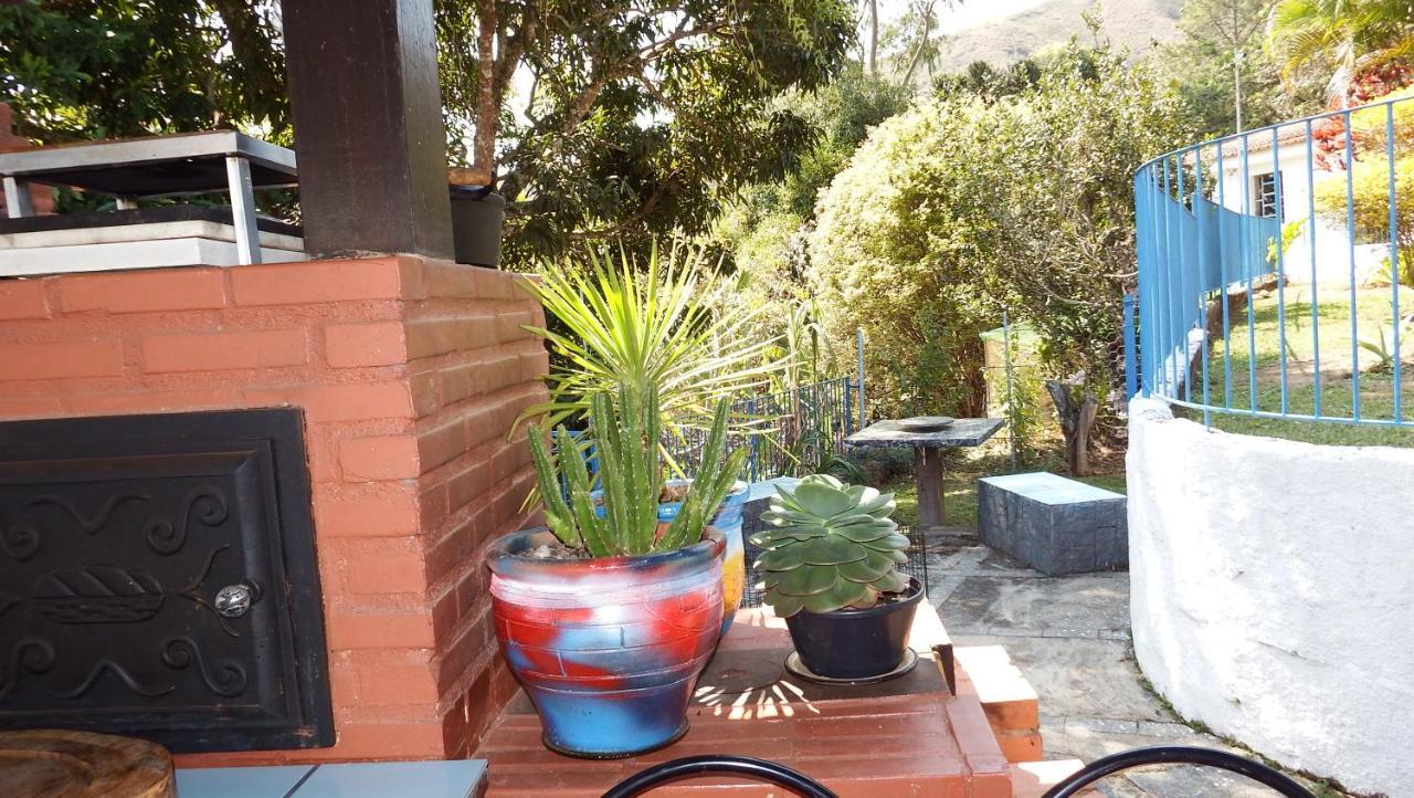 ミゲウ・ペレイラ Casa Agradavel Com Piscina.ヴィラ エクステリア 写真